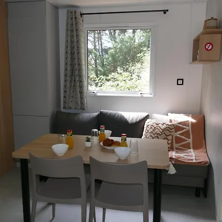 Le Vieux Colombier * מוסטיה-סן-מארי